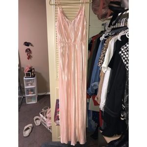 Pearly pink floor-length strappy dress⚡️